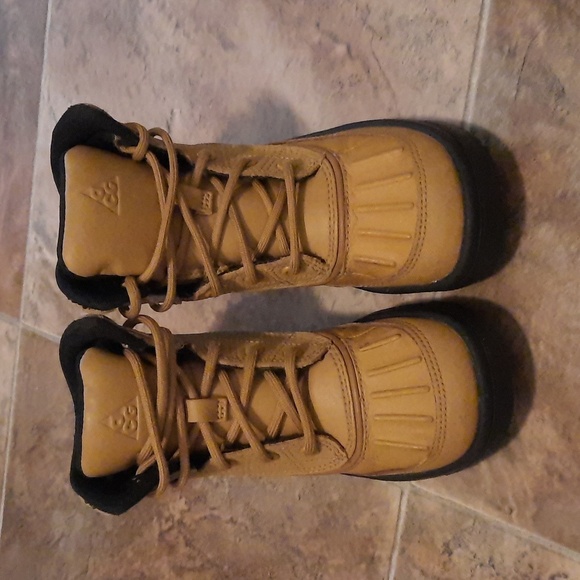 Nike ACG boots, size 11, tan - Picture 2 of 6